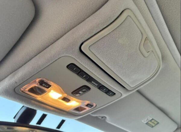 1998 Jaguar XJ8 – Classic British Luxury Sedan with V8 Power, Timeless Style & Smooth Ride
