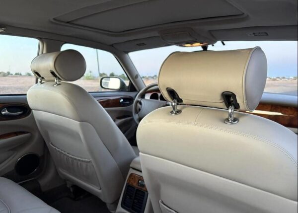 1998 Jaguar XJ8 – Classic British Luxury Sedan with V8 Power, Timeless Style & Smooth Ride